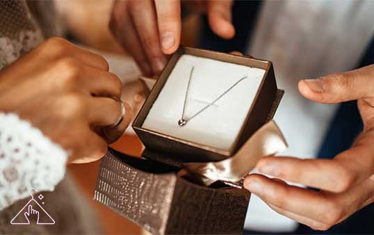 انتخاب اکسسوری مناسب برای هدیه دادن