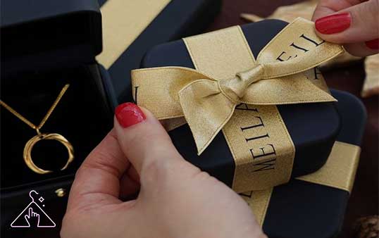 انتخاب اکسسوری مناسب برای هدیه دادن